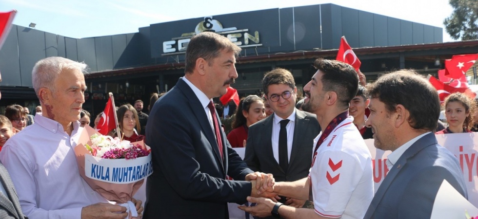 Avrupa Şampiyonu Kerem Kamal’a Kula’da coşkulu karşılama