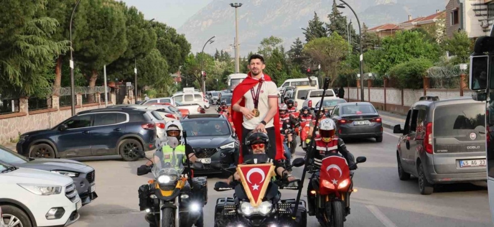 Avrupa şampiyonu Kerem Kamal’a Manisa’da coşkulu karşılama