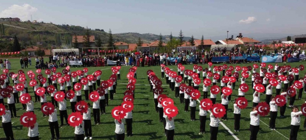 Demirci’yi çocuk sesleri şenlendirdi