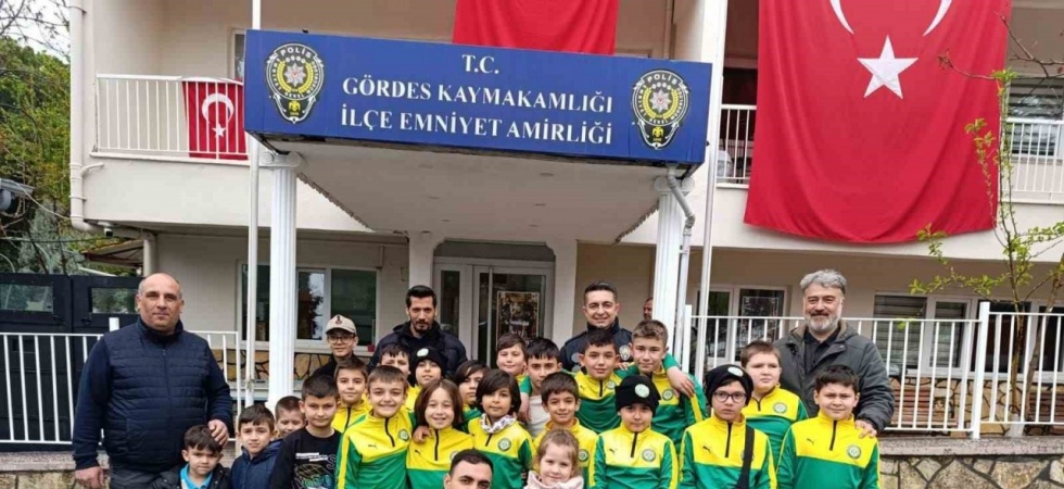 Gördesli minik futbolculardan emniyete ziyaret