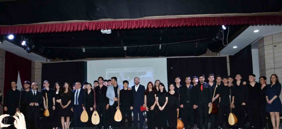Güzel Sanatlar Lisesi öğretmen ve öğrencilerinden Neşet Ertaş konseri
