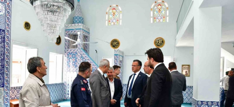 Hayırseverin yaptırdığı cami dualarla açıldı
