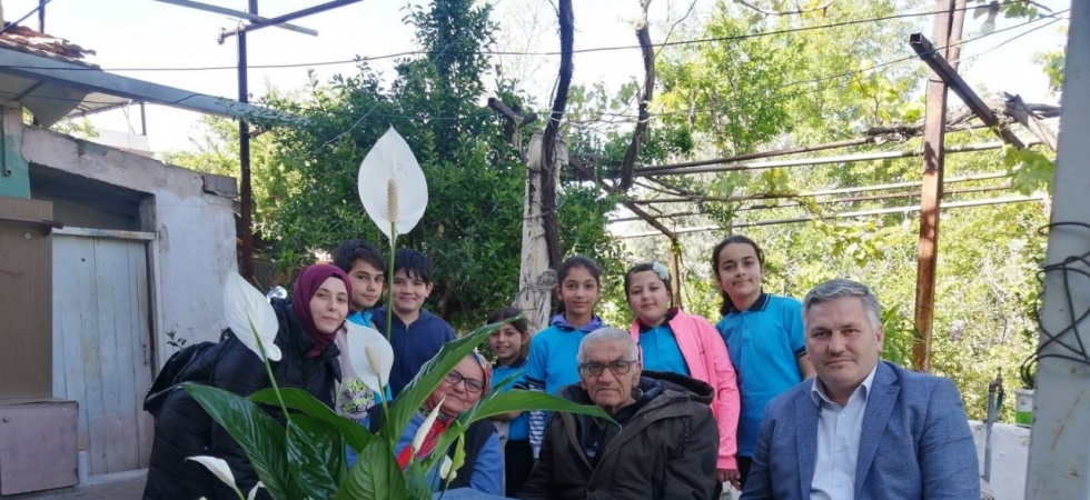 Köklerden geleceği projesinde emekli öğretmenlerle buluştular