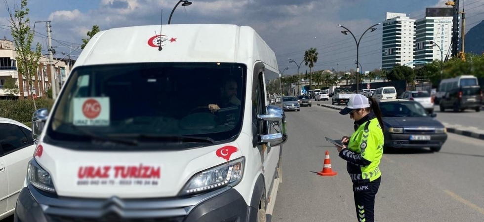 Manisa’da 14 işçi servisi trafikten men edildi