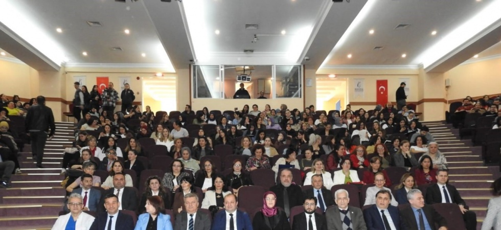 Manisa’da ’Doğal doğum’ Sempozyumu gerçekleştirildi
