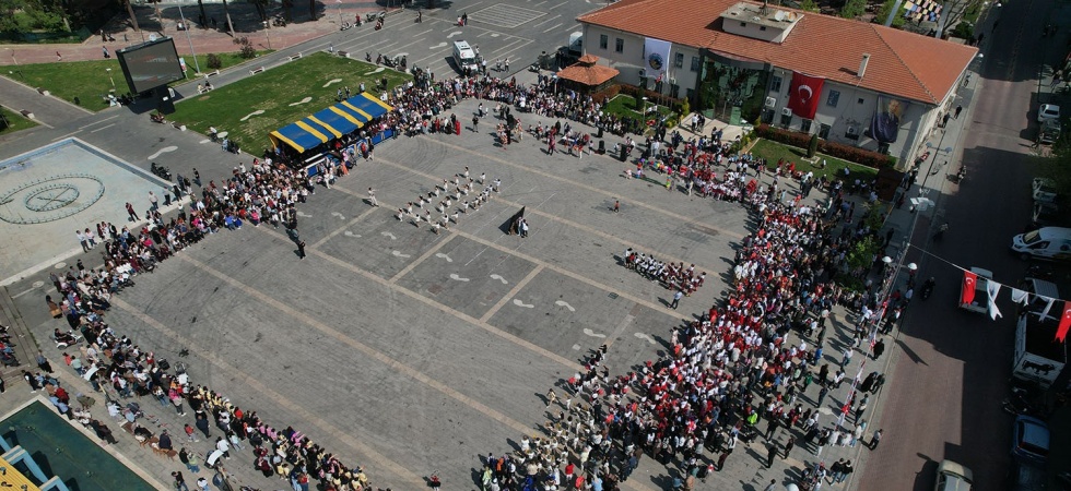 Manisa’nın ilçelerinde 23 Nisan coşkusu yaşandı