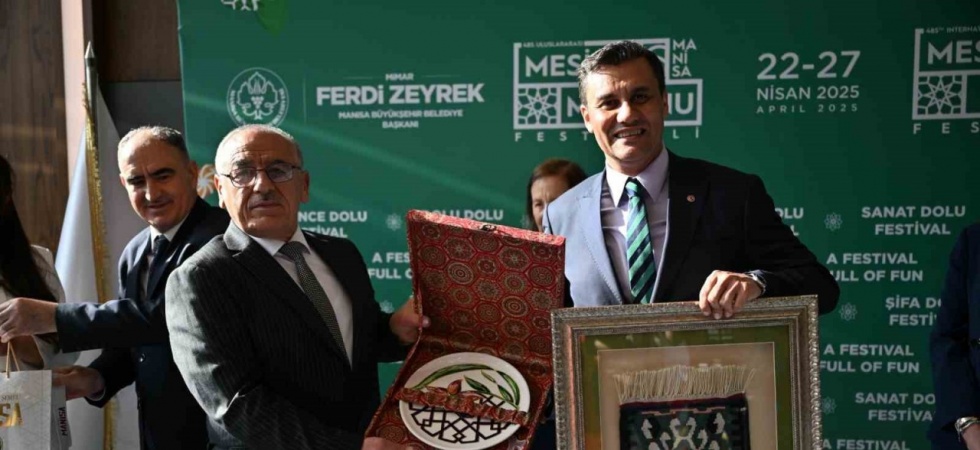 Mesir Festivali’nde hediyeler ve gönüller buluştu