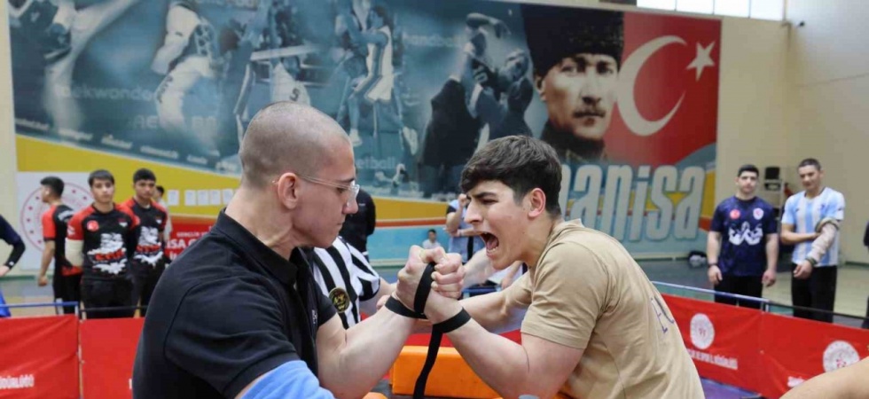 Okul Sporları Bilek Güreşi Türkiye Şampiyonası Manisa’da başladı