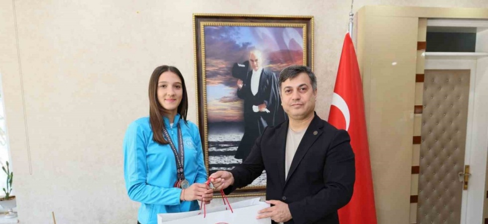 Şampiyon Eylül Aygül memleketinde ödüllendirdi