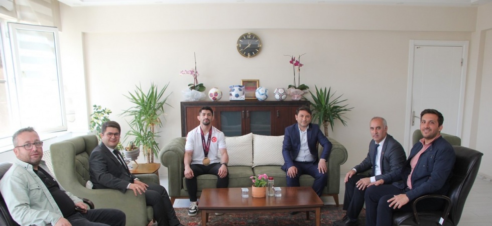 Şampiyon Kamal’dan Kaymakam Özdemir ve Başkan Dönmez’e ziyaret