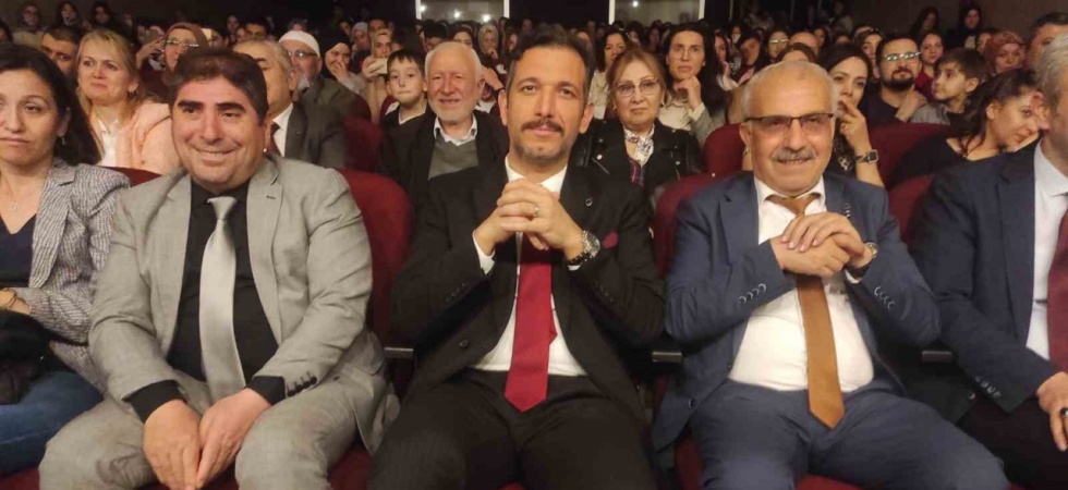 Selendili gençlerin tiyatro gösterisi ilgiyle izlendi