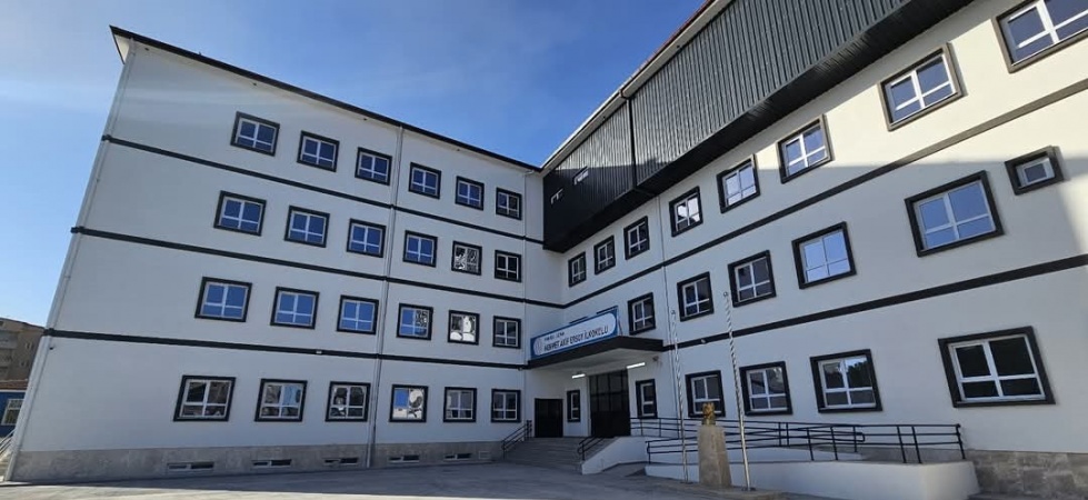 Soma’da 670 öğrenci modern okuluna kavuştu
