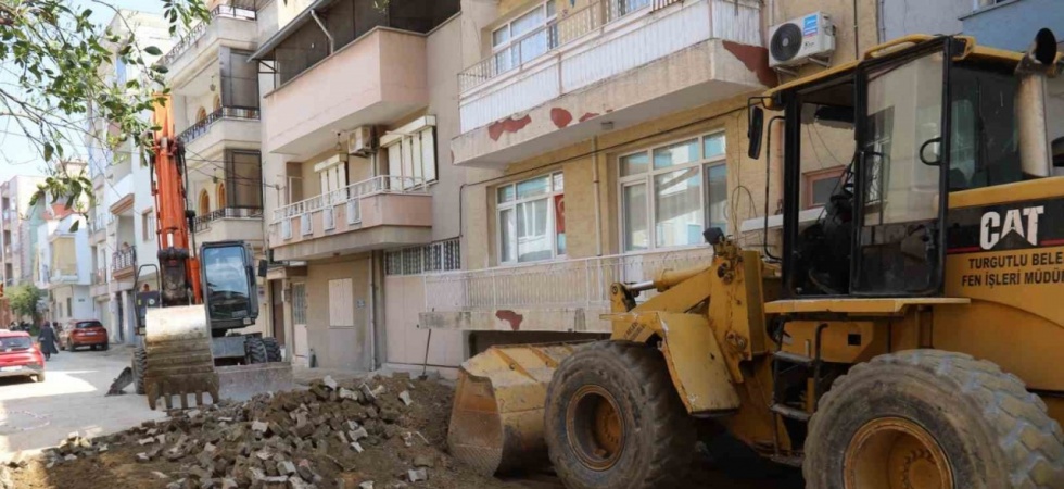 Turgutlu’da 12 sokakta yol çalışması yapılıyor