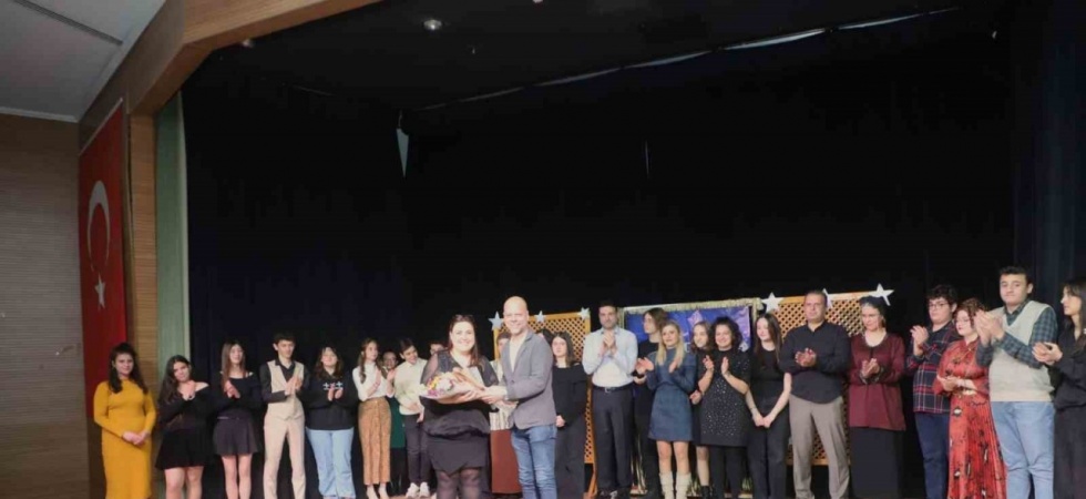 Turgutlu’da sahnelenen ‘Yakından kumanda 2’ yoğun ilgi gördü