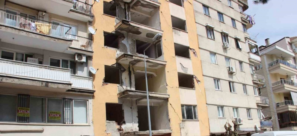 Yıkım için boşaltıldı 5 yıldır tehlike saçıyor