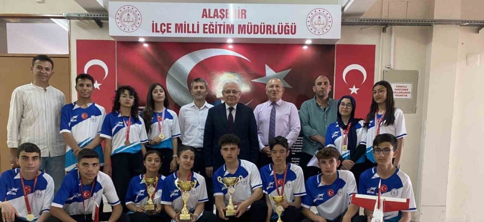 Alaşehir Anadolu İmam Hatip Lisesi’nden hava sporlarında büyük başarı