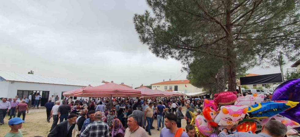 Demirci’de geleneksel yağmur duası ve hayır yemeğine yoğun katılım