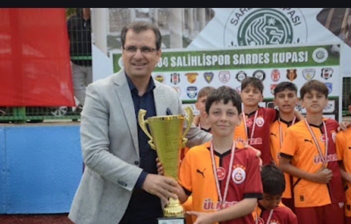 Galatasaray ve Fenerbahçe şampiyon
