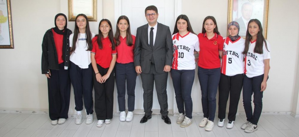 Kaymakam Özdemir sporcuları ağırladı