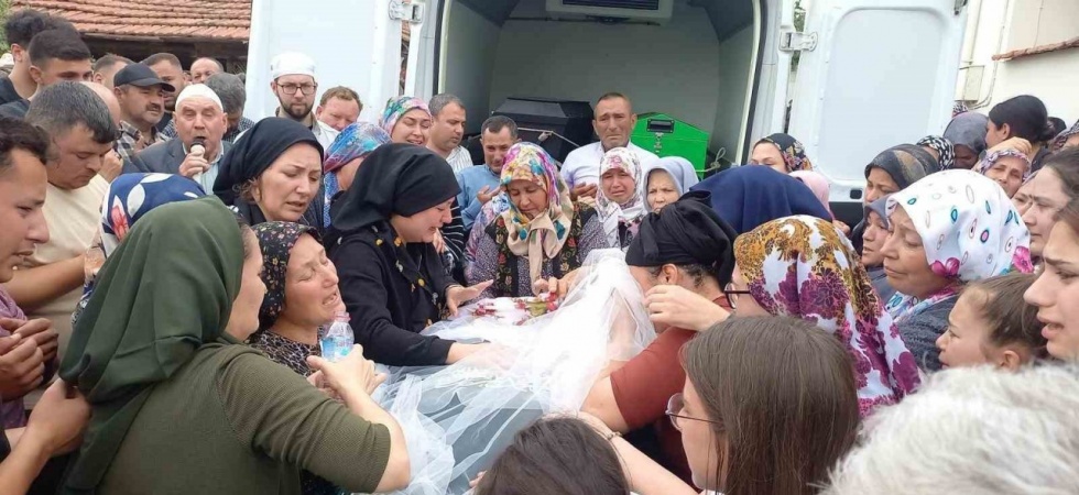 Kazada hayatını kaybeden genç kız duvağıyla uğurlandı