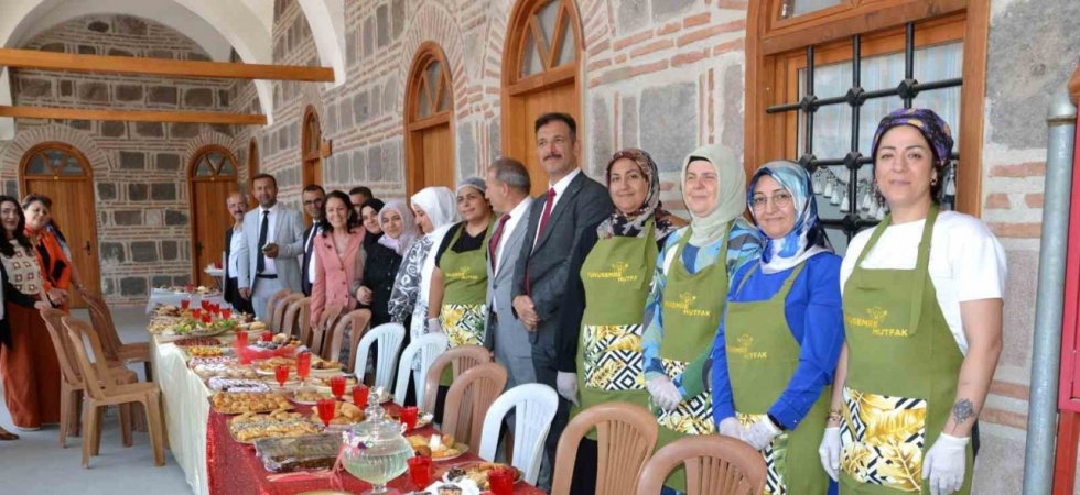 Kursiyerlerin el emeği ürünleri sergilendi