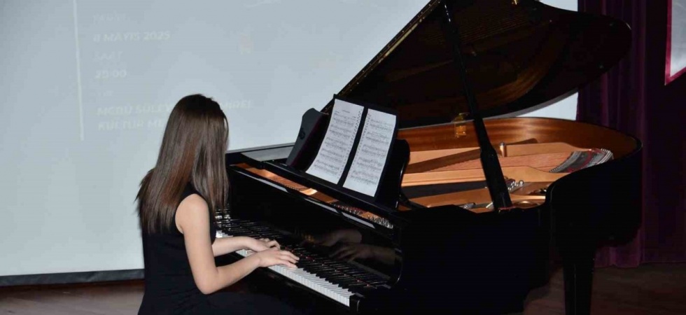 Manisa Güzel Sanatlar Lisesi’nden muhteşem piyano resitali