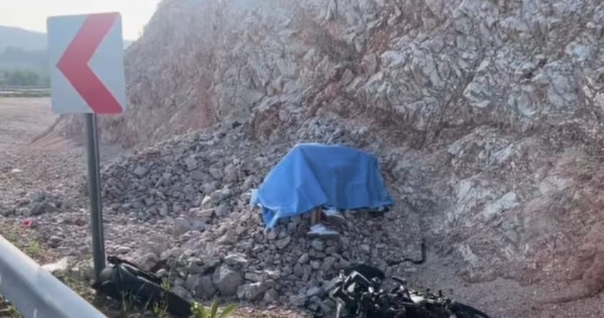 Manisa’da motosiklet yoldan çıktı: 1 ölü, 1 yaralı
