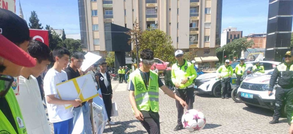 Manisa’da öğrenciler alkol gözlüğü takıp penaltı kullandı