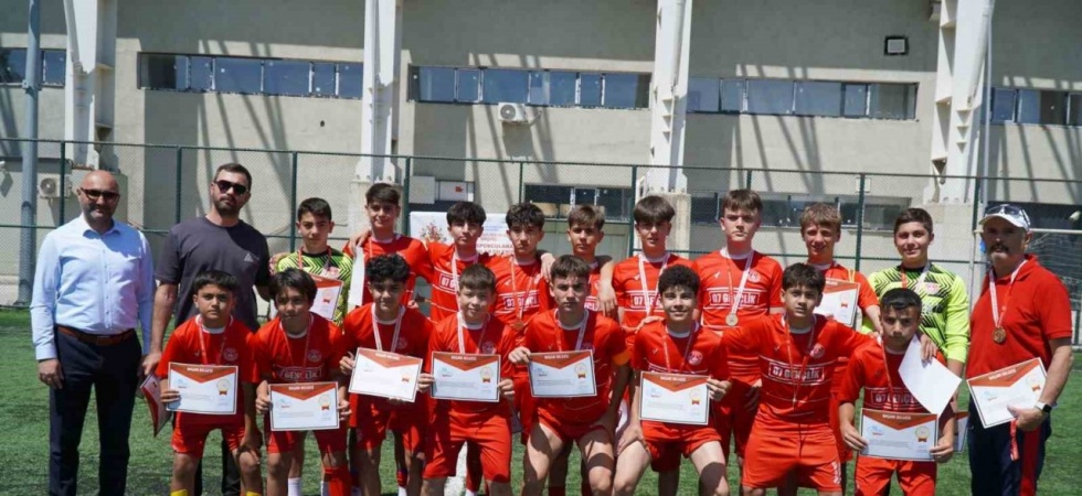 Manisa’da Yapılan Okul Sporları Futbol Yıldızlar Türkiye Yarı Finalleri sona erdi