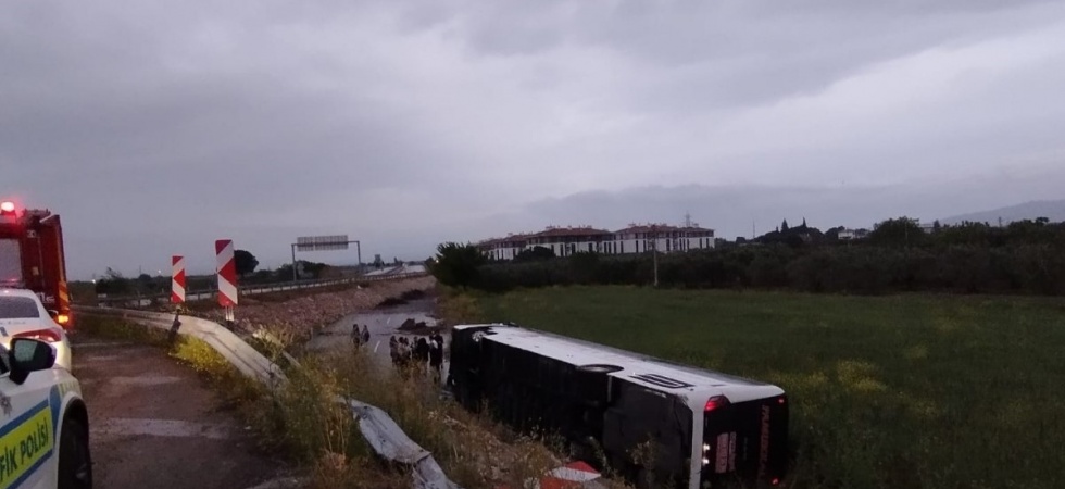 Manisa’da yolcu otobüsü şarampole yuvarlandı: 10 yaralı