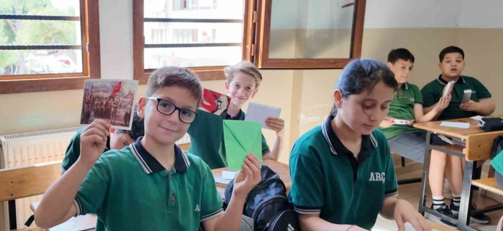Manisalı öğrencilerden şehit annelerine duygu dolu mektup
