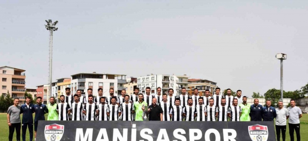 Manisaspor, şampiyonluk kupasını kaldırdı
