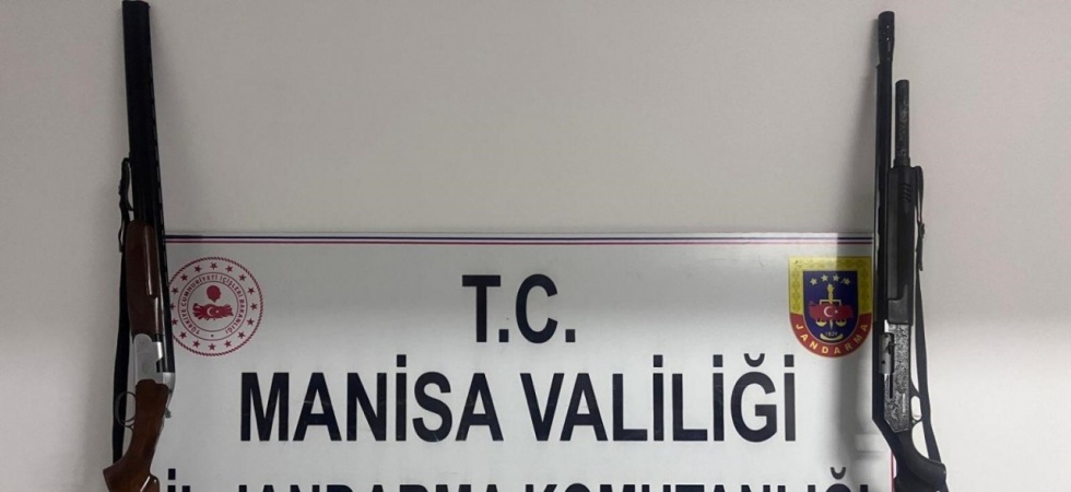 Ruhsatsız silahlar ve uyuşturucuyla yakalandı