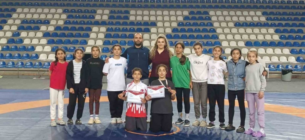 Salihlili güreşçiler, Rize’den madalyalarla döndü