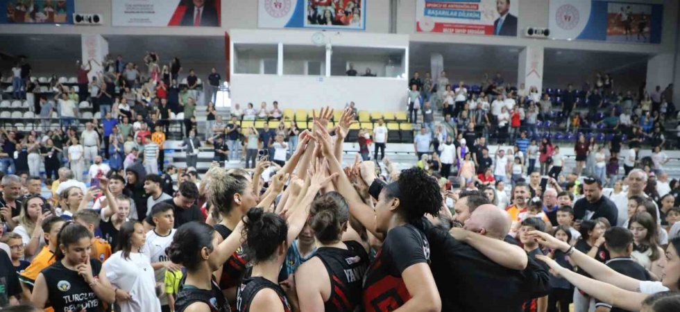 Şampiyonluk maçının heyecanını dev ekranda yaşayacaklar