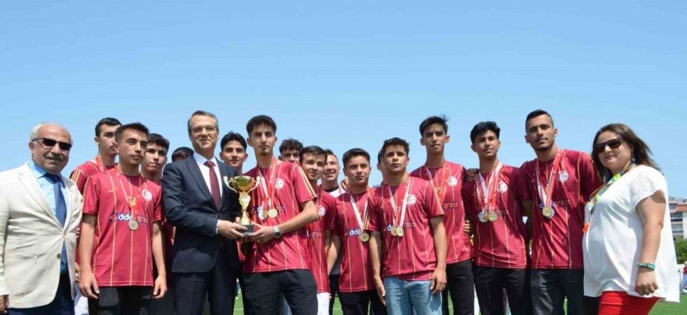 Selendi’de 19 Mayıs coşkuyla kutlandı