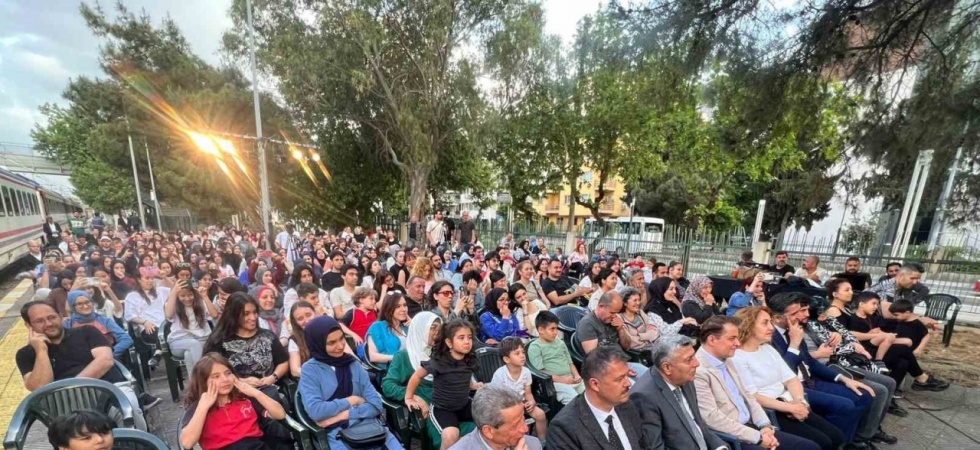 ’Vagon Sahne’ Manisa Tren Garı’nda perdelerini açtı