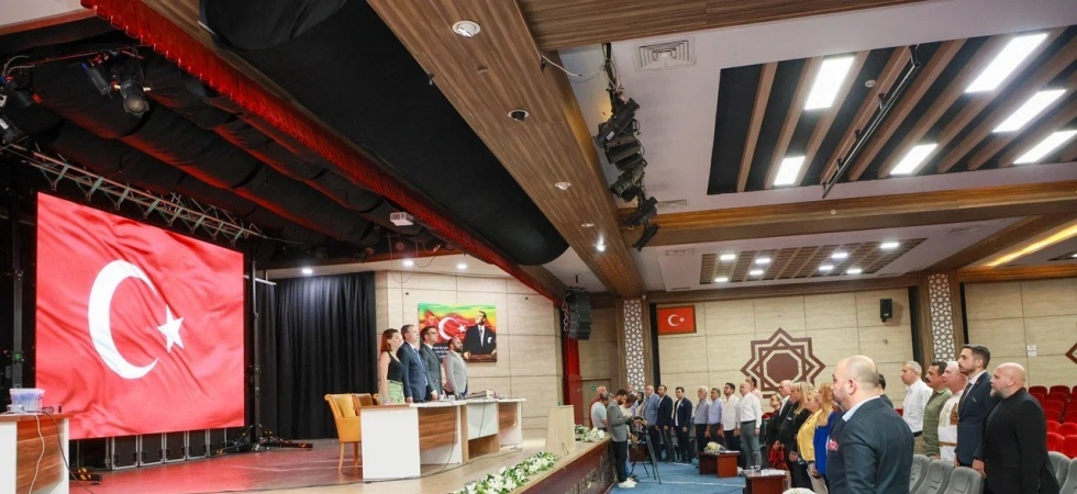 Yunusemre Belediye Meclisi’nden Özgür Özel’e yapılan saldırıya kınama