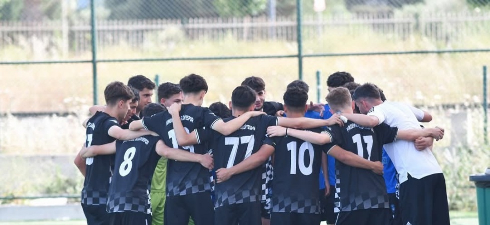 Yunusemre’nin U17’leri namağlup il şampiyonu oldu