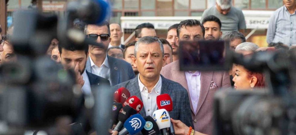 CHP Genel Başkanı Özel bayram namazını Manisa’da kıldı