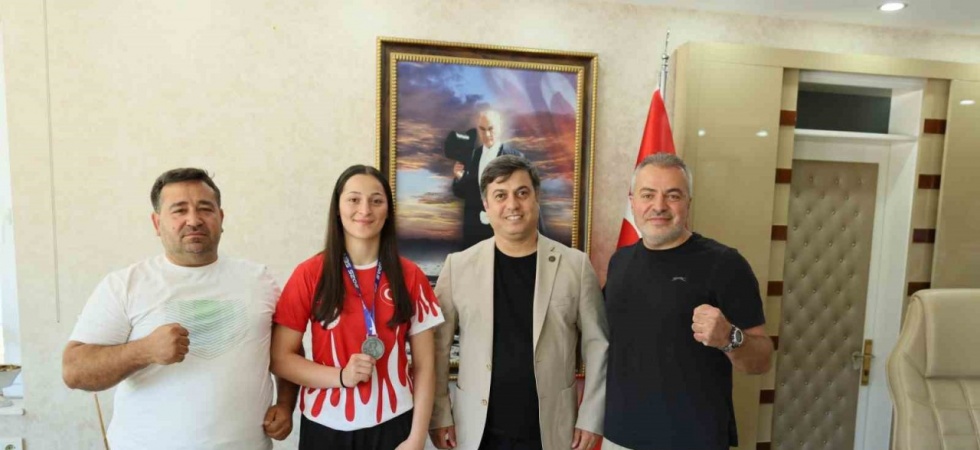 Dünya ikincisi Cemile Aykoç’a tebrik ve ödül