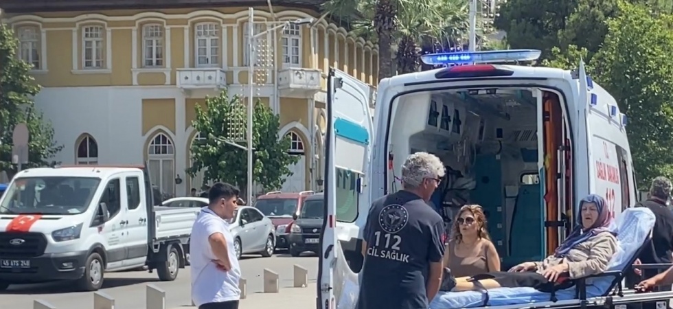 Ferdi Zeyrek’in taziyesinde yaşlı kadın fenalaştı