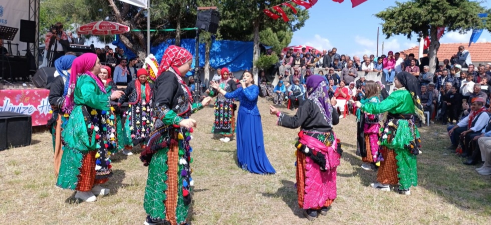 Gördes Börez Kiraz Şenliği renkli görüntülere sahne oldu