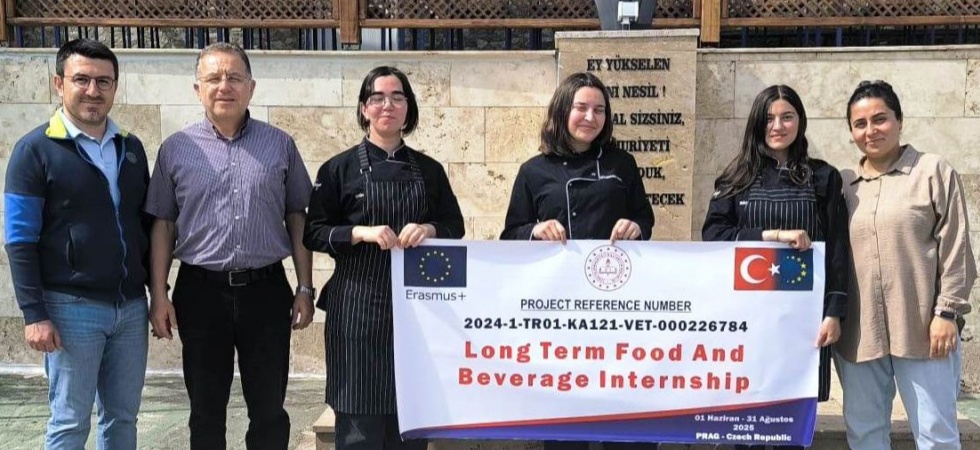 Gördes MTAL öğrencileri staj için Prag’a uçtu