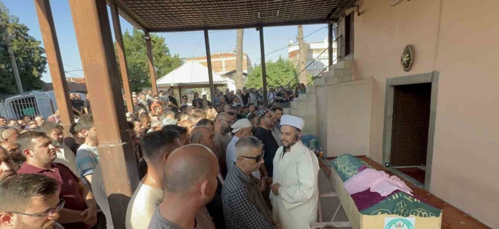 Havuza düşerek hayatını kaybeden minik Nazlı’ya acı veda