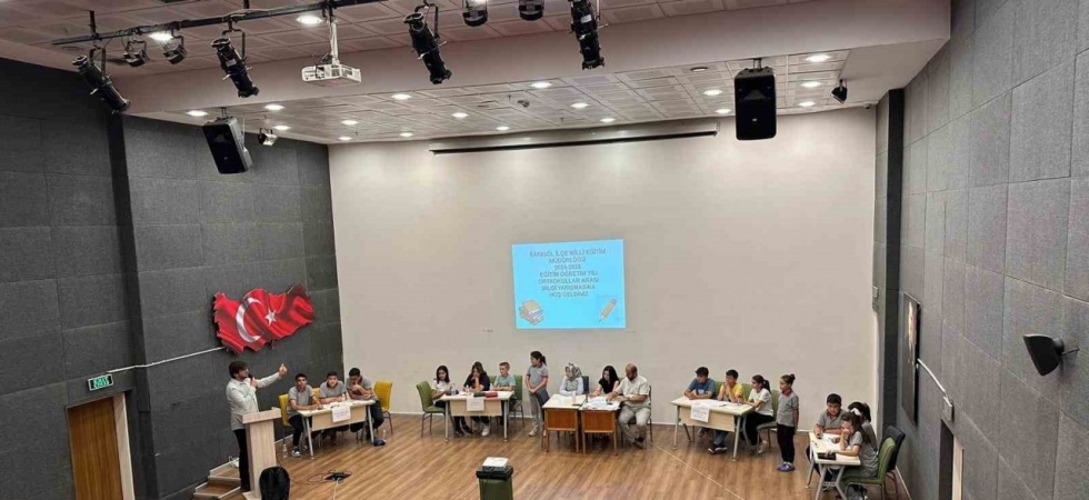 İlkokul ve ortaokullar arası bilgi yarışmalarında büyük heyecan