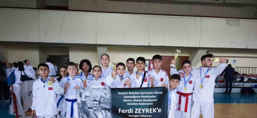 Madalyalar Ferdi Zeyrek’in anısına armağan edildi