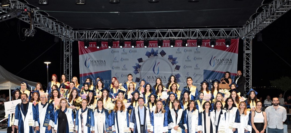 Manisa Celal Bayar Üniversitesi 824 mühendis mezun etti