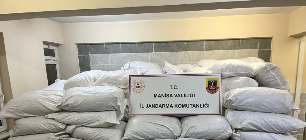 Manisa’da 7 bin 900 kilo kıyılmış tütün ele geçirildi