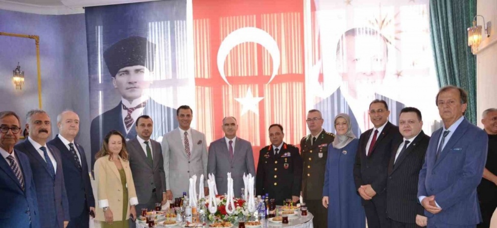 Manisa’da resmi bayramlaşma töreni yapıldı